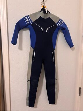 Goldfin Blue and black neoprene wetsuit with gray panels size 6